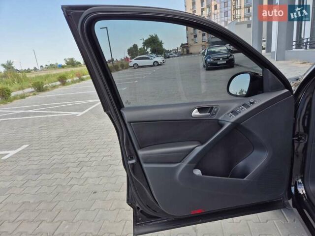 Чорний Фольксваген Тігуан, об'ємом двигуна 1.98 л та пробігом 117 тис. км за 17890 $, фото 41 на Automoto.ua