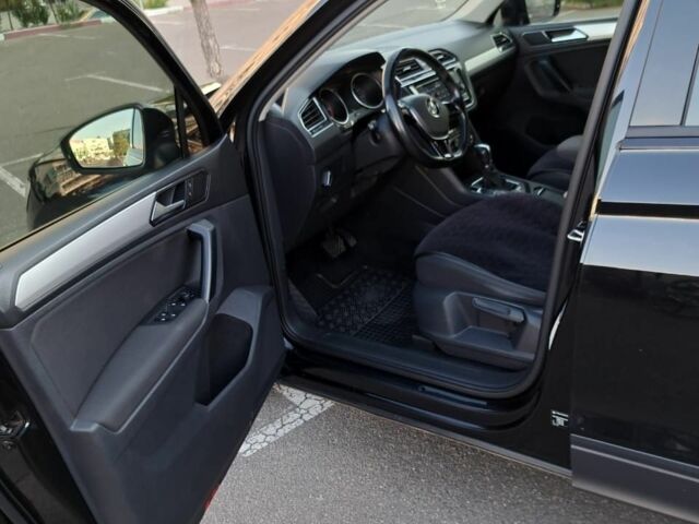 Чорний Фольксваген Тігуан, об'ємом двигуна 2 л та пробігом 176 тис. км за 20500 $, фото 6 на Automoto.ua