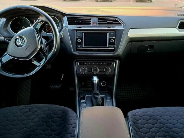 Чорний Фольксваген Тігуан, об'ємом двигуна 2 л та пробігом 176 тис. км за 20500 $, фото 8 на Automoto.ua