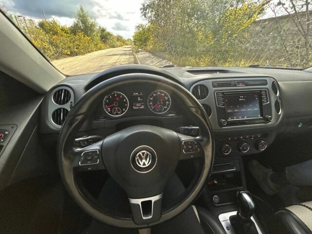 Черный Фольксваген Тигуан, объемом двигателя 2 л и пробегом 145 тыс. км за 12500 $, фото 3 на Automoto.ua