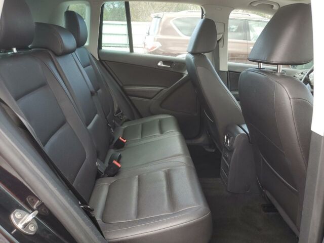 Черный Фольксваген Тигуан, объемом двигателя 2 л и пробегом 241 тыс. км за 8200 $, фото 10 на Automoto.ua