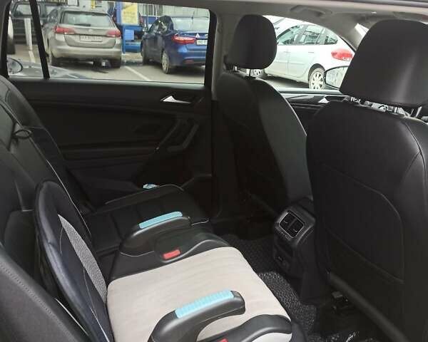 Черный Фольксваген Тигуан, объемом двигателя 2 л и пробегом 107 тыс. км за 21800 $, фото 6 на Automoto.ua