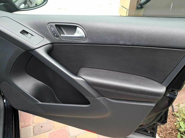 Черный Фольксваген Тигуан, объемом двигателя 2 л и пробегом 143 тыс. км за 12999 $, фото 19 на Automoto.ua