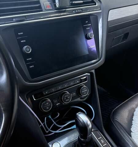 Черный Фольксваген Тигуан, объемом двигателя 1.98 л и пробегом 175 тыс. км за 17500 $, фото 10 на Automoto.ua