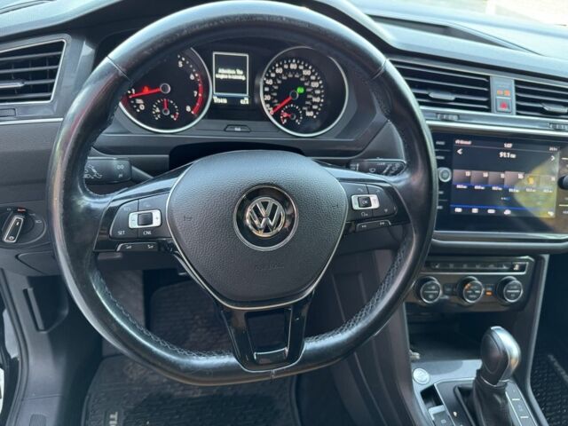 Черный Фольксваген Тигуан, объемом двигателя 2 л и пробегом 173 тыс. км за 16400 $, фото 16 на Automoto.ua