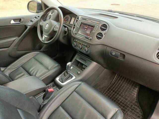 Чорний Фольксваген Тігуан, об'ємом двигуна 2 л та пробігом 82 тис. км за 10300 $, фото 19 на Automoto.ua