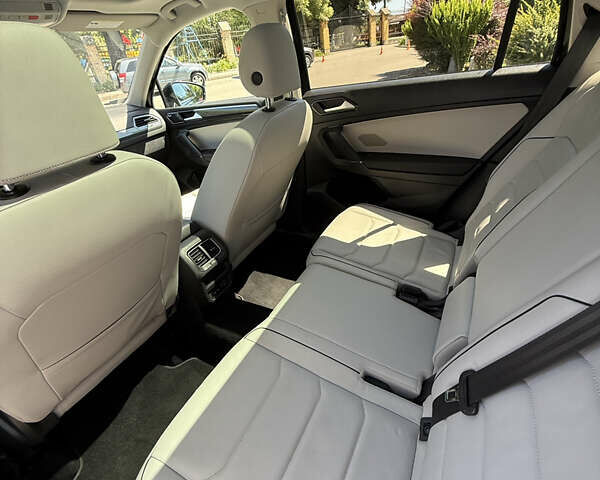 Черный Фольксваген Тигуан, объемом двигателя 2 л и пробегом 145 тыс. км за 19700 $, фото 14 на Automoto.ua