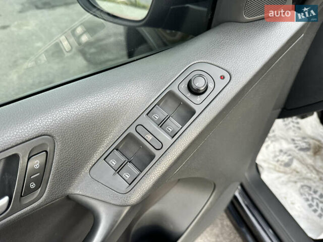 Черный Фольксваген Тигуан, объемом двигателя 2 л и пробегом 175 тыс. км за 12333 $, фото 37 на Automoto.ua