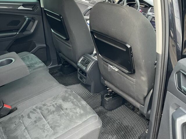 Черный Фольксваген Тигуан, объемом двигателя 2 л и пробегом 225 тыс. км за 24000 $, фото 12 на Automoto.ua