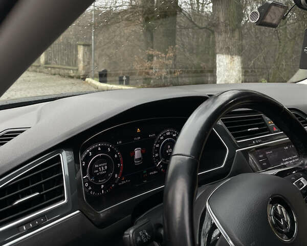 Черный Фольксваген Тигуан, объемом двигателя 1.98 л и пробегом 98 тыс. км за 23500 $, фото 15 на Automoto.ua