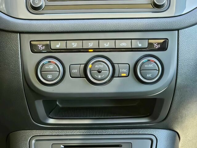 Черный Фольксваген Тигуан, объемом двигателя 2 л и пробегом 57 тыс. км за 11300 $, фото 10 на Automoto.ua