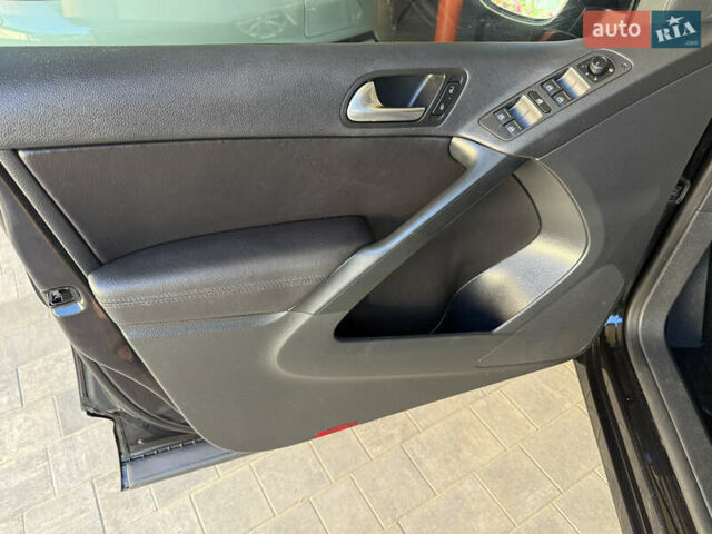 Черный Фольксваген Тигуан, объемом двигателя 1.98 л и пробегом 161 тыс. км за 14300 $, фото 14 на Automoto.ua