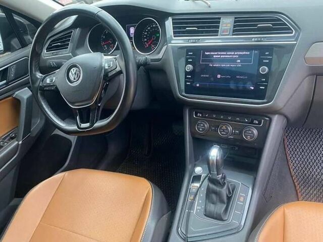 Чорний Фольксваген Тігуан, об'ємом двигуна 2 л та пробігом 131 тис. км за 18500 $, фото 3 на Automoto.ua