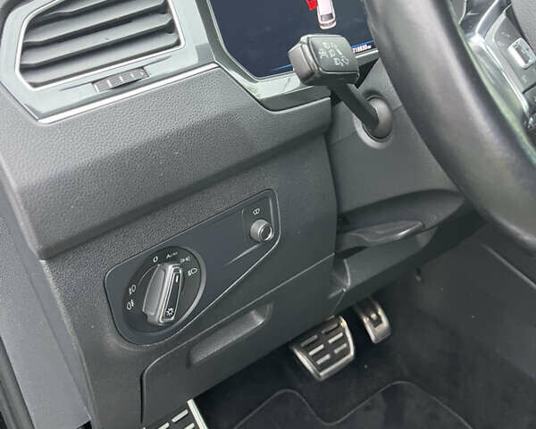 Черный Фольксваген Тигуан, объемом двигателя 1.98 л и пробегом 215 тыс. км за 26855 $, фото 24 на Automoto.ua