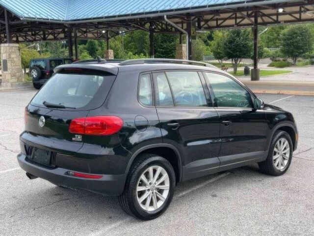 Чорний Фольксваген Тігуан, об'ємом двигуна 2 л та пробігом 123 тис. км за 3200 $, фото 4 на Automoto.ua