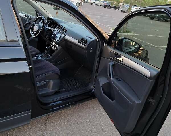 Черный Фольксваген Тигуан, объемом двигателя 1.98 л и пробегом 177 тыс. км за 20500 $, фото 45 на Automoto.ua