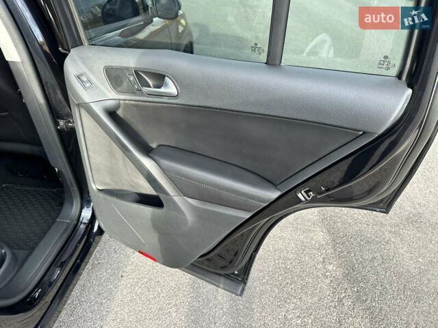 Черный Фольксваген Тигуан, объемом двигателя 2 л и пробегом 175 тыс. км за 12333 $, фото 60 на Automoto.ua