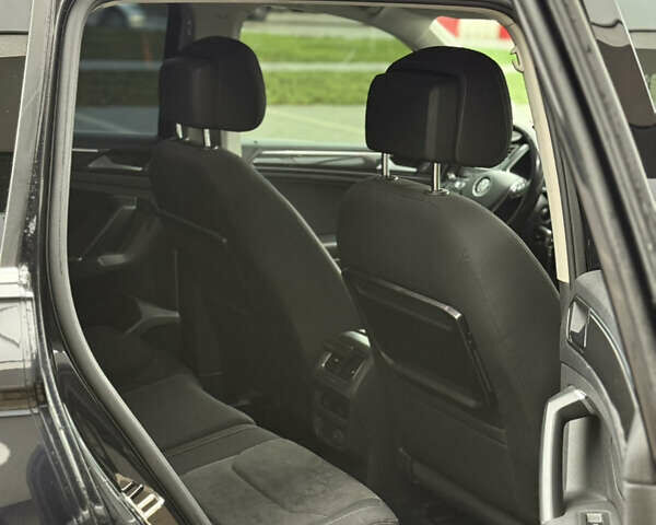 Черный Фольксваген Тигуан, объемом двигателя 2 л и пробегом 209 тыс. км за 23800 $, фото 14 на Automoto.ua