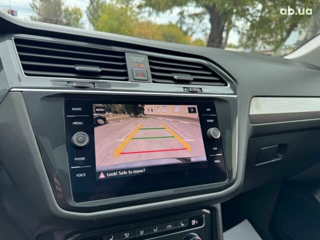 Черный Фольксваген Тигуан, объемом двигателя 2 л и пробегом 143 тыс. км за 18690 $, фото 25 на Automoto.ua