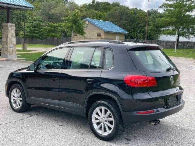 Чорний Фольксваген Тігуан, об'ємом двигуна 2 л та пробігом 123 тис. км за 3200 $, фото 6 на Automoto.ua