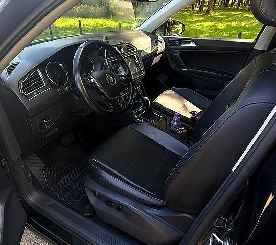 Черный Фольксваген Тигуан, объемом двигателя 2 л и пробегом 176 тыс. км за 17000 $, фото 11 на Automoto.ua