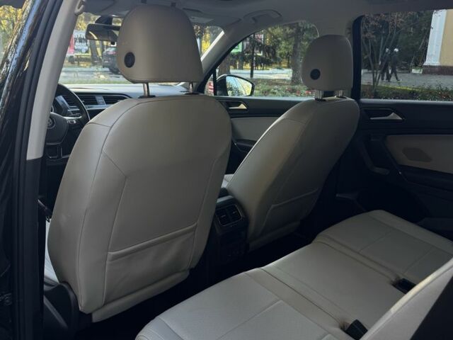 Чорний Фольксваген Тігуан, об'ємом двигуна 2 л та пробігом 127 тис. км за 22000 $, фото 4 на Automoto.ua