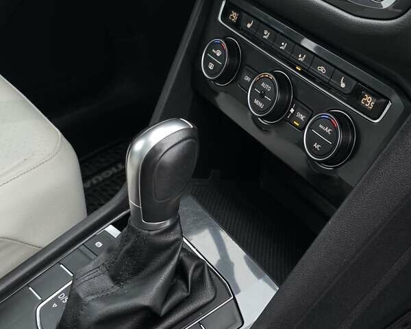 Черный Фольксваген Тигуан, объемом двигателя 1.98 л и пробегом 94 тыс. км за 19999 $, фото 17 на Automoto.ua