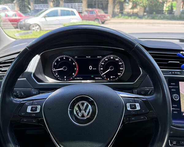 Черный Фольксваген Тигуан, объемом двигателя 2 л и пробегом 145 тыс. км за 19700 $, фото 8 на Automoto.ua