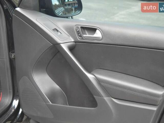 Черный Фольксваген Тигуан, объемом двигателя 1.98 л и пробегом 166 тыс. км за 15000 $, фото 19 на Automoto.ua