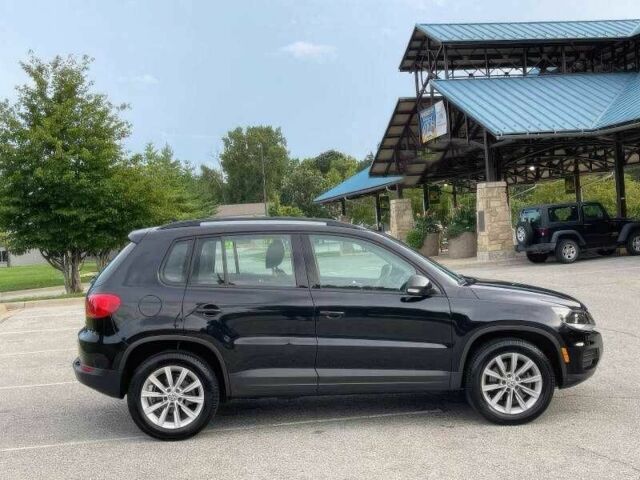 Чорний Фольксваген Тігуан, об'ємом двигуна 2 л та пробігом 123 тис. км за 3200 $, фото 3 на Automoto.ua