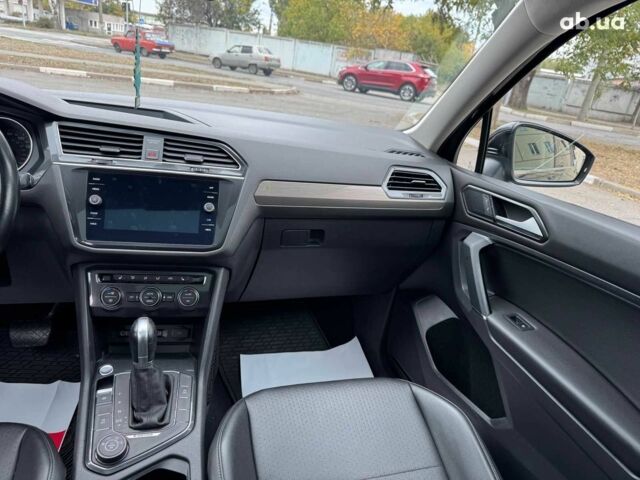 Черный Фольксваген Тигуан, объемом двигателя 2 л и пробегом 143 тыс. км за 18690 $, фото 18 на Automoto.ua