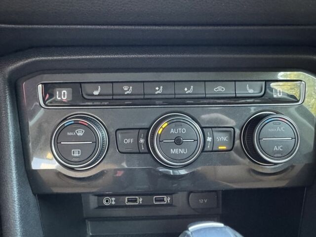 Черный Фольксваген Тигуан, объемом двигателя 2 л и пробегом 173 тыс. км за 16400 $, фото 19 на Automoto.ua