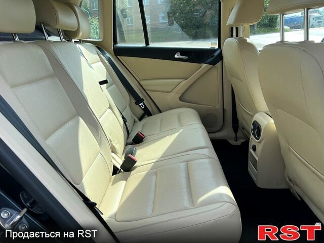 Черный Фольксваген Тигуан, объемом двигателя 2 л и пробегом 182 тыс. км за 11999 $, фото 3 на Automoto.ua