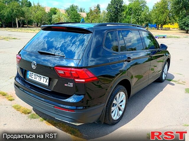 Чорний Фольксваген Тігуан, об'ємом двигуна 2 л та пробігом 93 тис. км за 15000 $, фото 5 на Automoto.ua