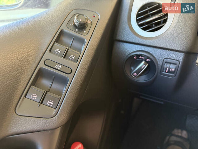 Черный Фольксваген Тигуан, объемом двигателя 1.98 л и пробегом 161 тыс. км за 14300 $, фото 8 на Automoto.ua