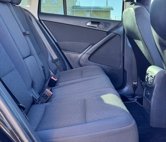 Черный Фольксваген Тигуан, объемом двигателя 2 л и пробегом 183 тыс. км за 14000 $, фото 16 на Automoto.ua