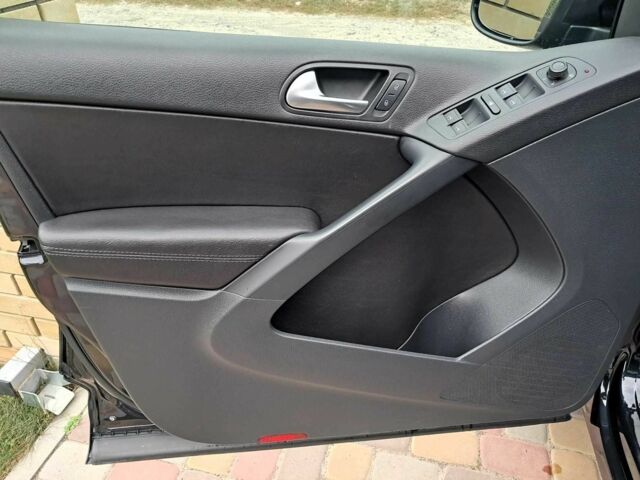 Черный Фольксваген Тигуан, объемом двигателя 2 л и пробегом 143 тыс. км за 12999 $, фото 9 на Automoto.ua