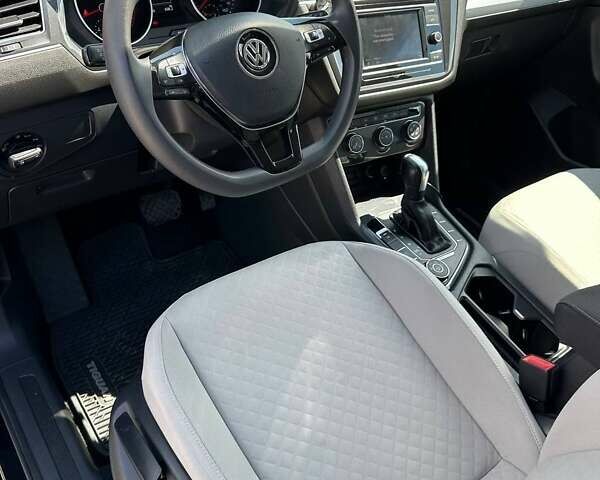 Черный Фольксваген Тигуан, объемом двигателя 1.98 л и пробегом 177 тыс. км за 17700 $, фото 4 на Automoto.ua