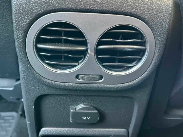 Чорний Фольксваген Тігуан, об'ємом двигуна 2 л та пробігом 142 тис. км за 12200 $, фото 21 на Automoto.ua