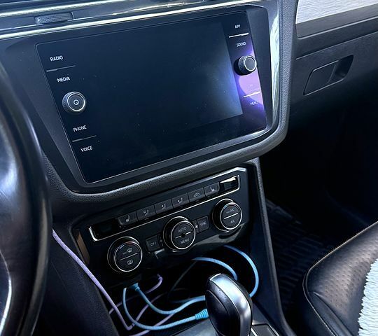 Черный Фольксваген Тигуан, объемом двигателя 2 л и пробегом 176 тыс. км за 17000 $, фото 10 на Automoto.ua