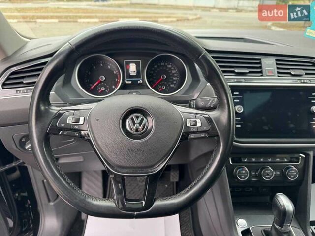 Чорний Фольксваген Тігуан, об'ємом двигуна 2 л та пробігом 143 тис. км за 18690 $, фото 24 на Automoto.ua