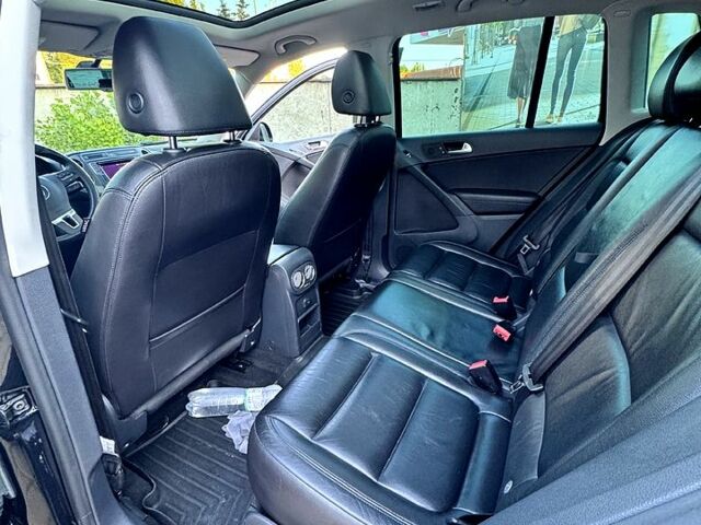 Черный Фольксваген Тигуан, объемом двигателя 2 л и пробегом 124 тыс. км за 16000 $, фото 4 на Automoto.ua