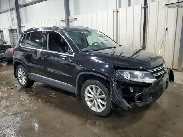 Чорний Фольксваген Тігуан, об'ємом двигуна 2 л та пробігом 182 тис. км за 8900 $, фото 2 на Automoto.ua