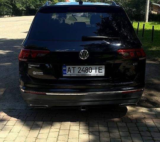 Черный Фольксваген Тигуан, объемом двигателя 2 л и пробегом 176 тыс. км за 17000 $, фото 7 на Automoto.ua