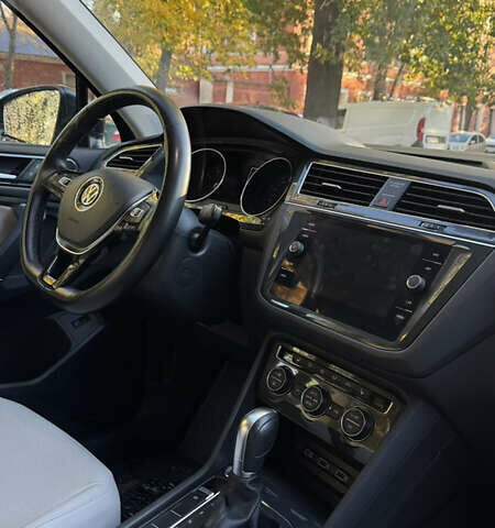 Чорний Фольксваген Тігуан, об'ємом двигуна 1.98 л та пробігом 127 тис. км за 22000 $, фото 3 на Automoto.ua