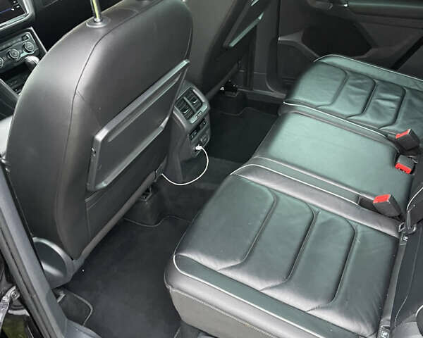 Черный Фольксваген Тигуан, объемом двигателя 1.98 л и пробегом 215 тыс. км за 26855 $, фото 5 на Automoto.ua