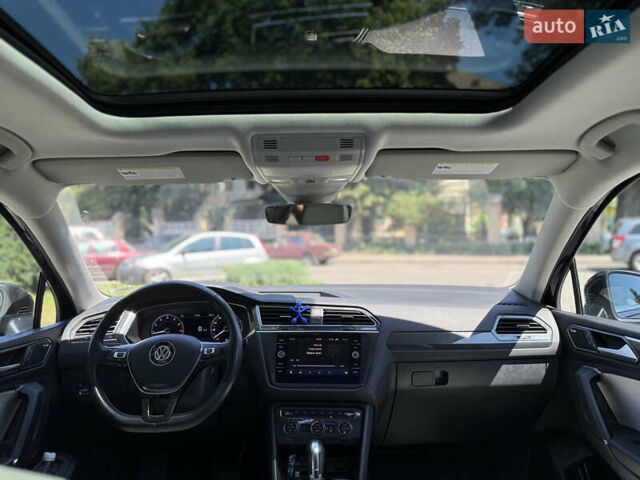 Черный Фольксваген Тигуан, объемом двигателя 2 л и пробегом 145 тыс. км за 19700 $, фото 17 на Automoto.ua