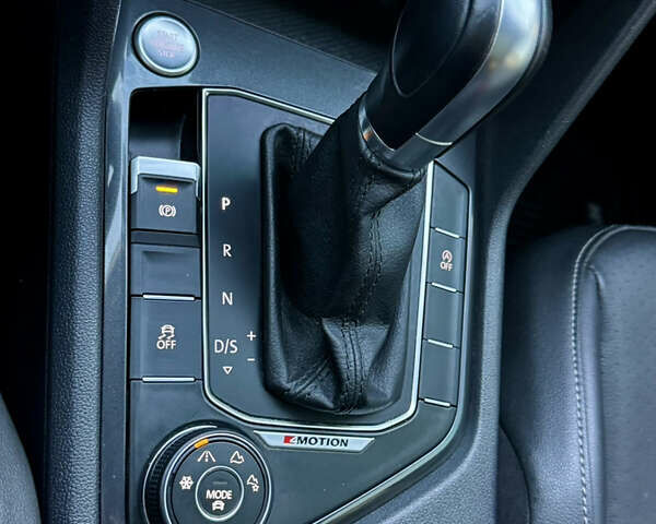 Черный Фольксваген Тигуан, объемом двигателя 1.98 л и пробегом 81 тыс. км за 21500 $, фото 27 на Automoto.ua