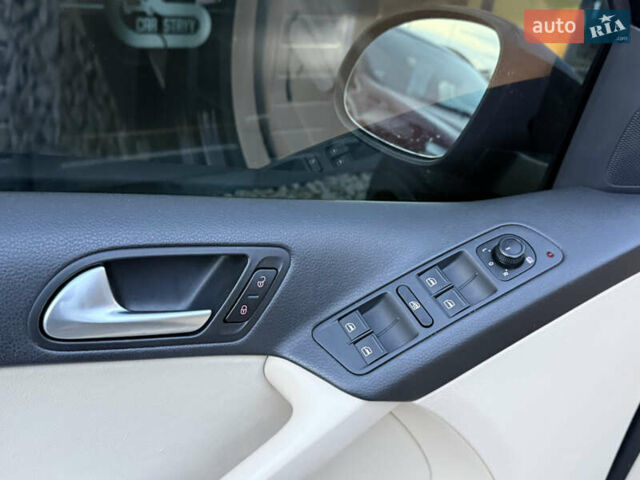 Черный Фольксваген Тигуан, объемом двигателя 2 л и пробегом 185 тыс. км за 13999 $, фото 41 на Automoto.ua