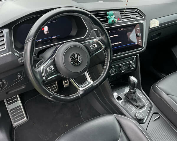 Черный Фольксваген Тигуан, объемом двигателя 1.98 л и пробегом 215 тыс. км за 26855 $, фото 1 на Automoto.ua